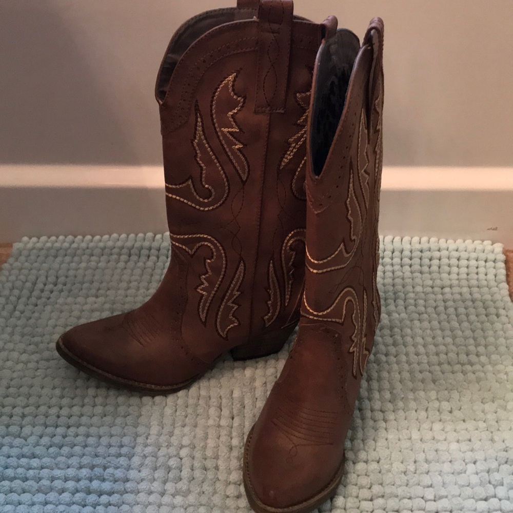 Brown cowgirl boots size 6.5